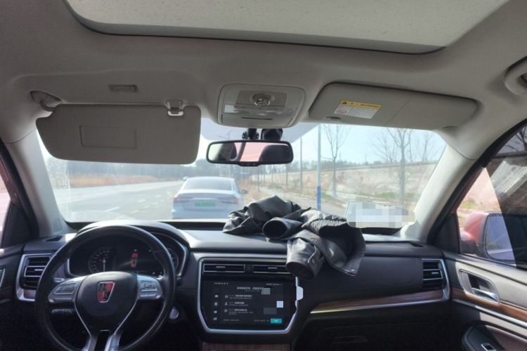 Used Roewe RX8 2018 30T Smart Connectivity Two-Wheel Drive Flagship Edition
