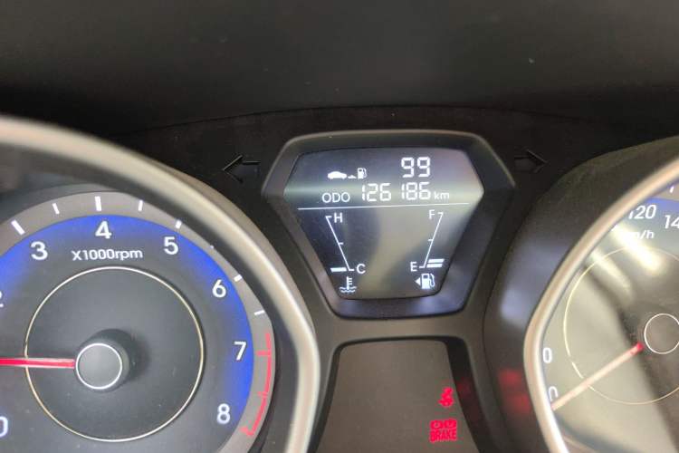 Used Hyundai Elantra (5th Generation / Langdong) 2012 1.6L Manual Fashion Edition Odometer Close Up