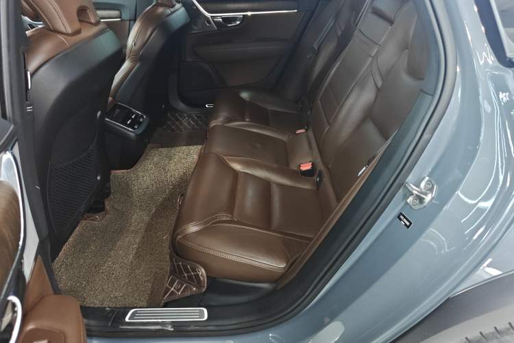 Used Volvo V90 2022 Cross Country B5 AWD Prestige Edition