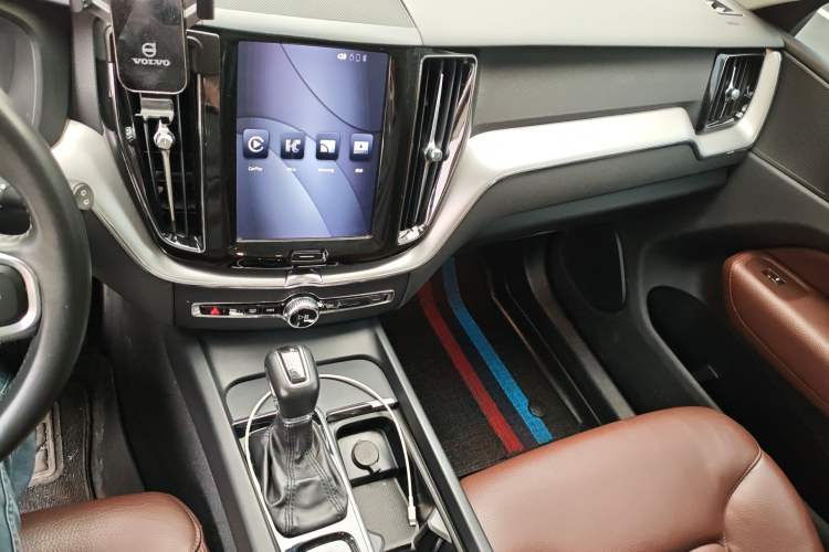 Used Volvo XC60 2019 T5 4x4 Smart Edition China V Standard Audio And AC Panel