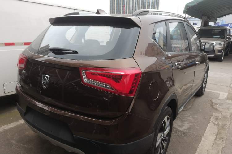 Used Baojun 560 2015 1.8L manual luxury version
