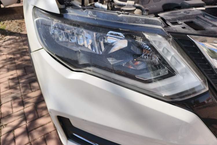 Used Nissan X-Trail 2019 2.0L CVT Smart Connect Comfort Edition 2WD Right Front Headlight