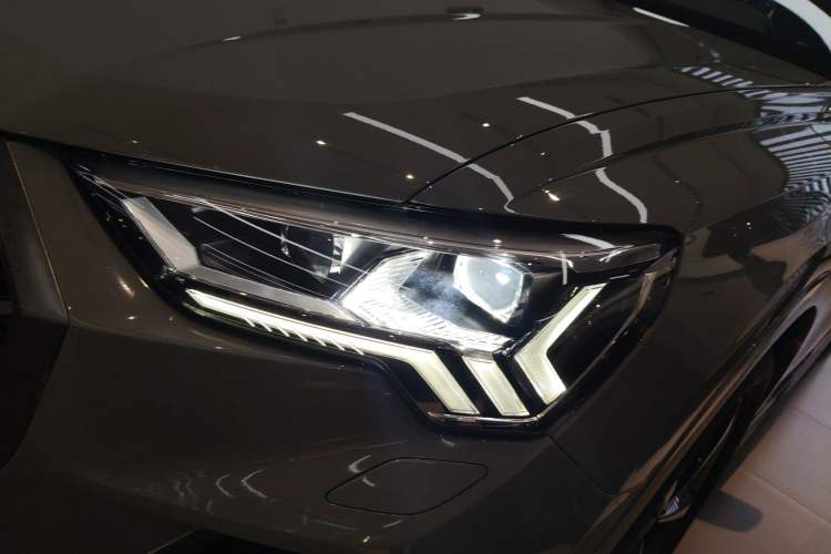 Used Audi Q3 2024 40 TFSI Fashion Dynamic Edition Launch Special Edition Left Front Headlight