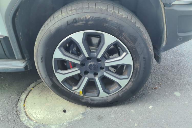 Used Formula Leopard 5 2023 Navigator Edition Right Front Wheel Hub