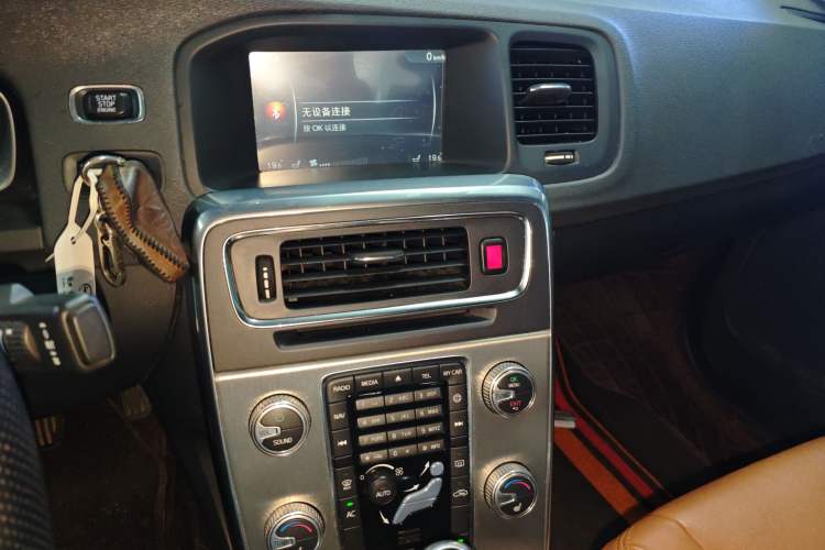 Used Volvo S60 2015 S60L 2.0T Zhiyuan Edition
