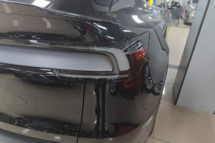 Used Tesla Model Y L 2025 Model Long-Range All-Wheel-Drive Version
