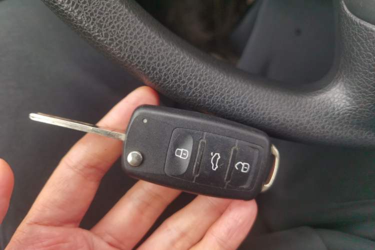 Used Volkswagen Sagitar 2012 1.6L Automatic Comfort Edition Vehicle Key