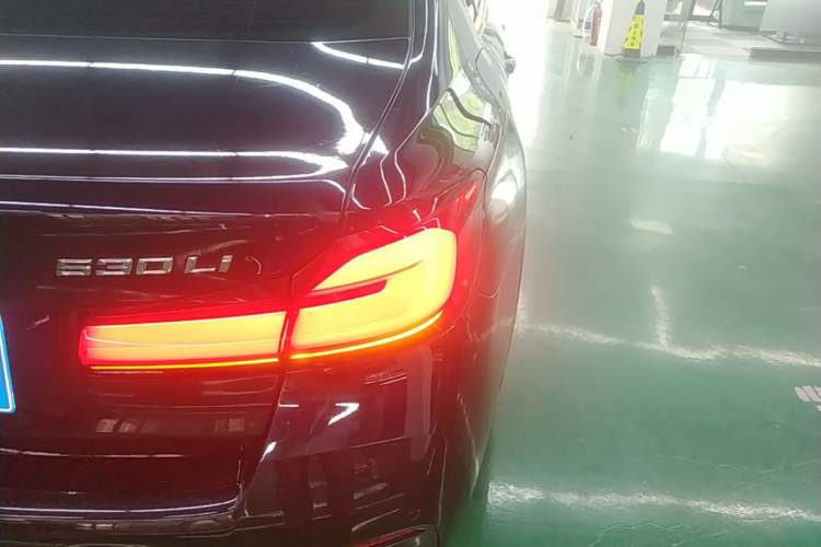 Used BMW 5 Series 2022 Restyled 530Li Leading Edition M Sport Package Right Rear Taillight