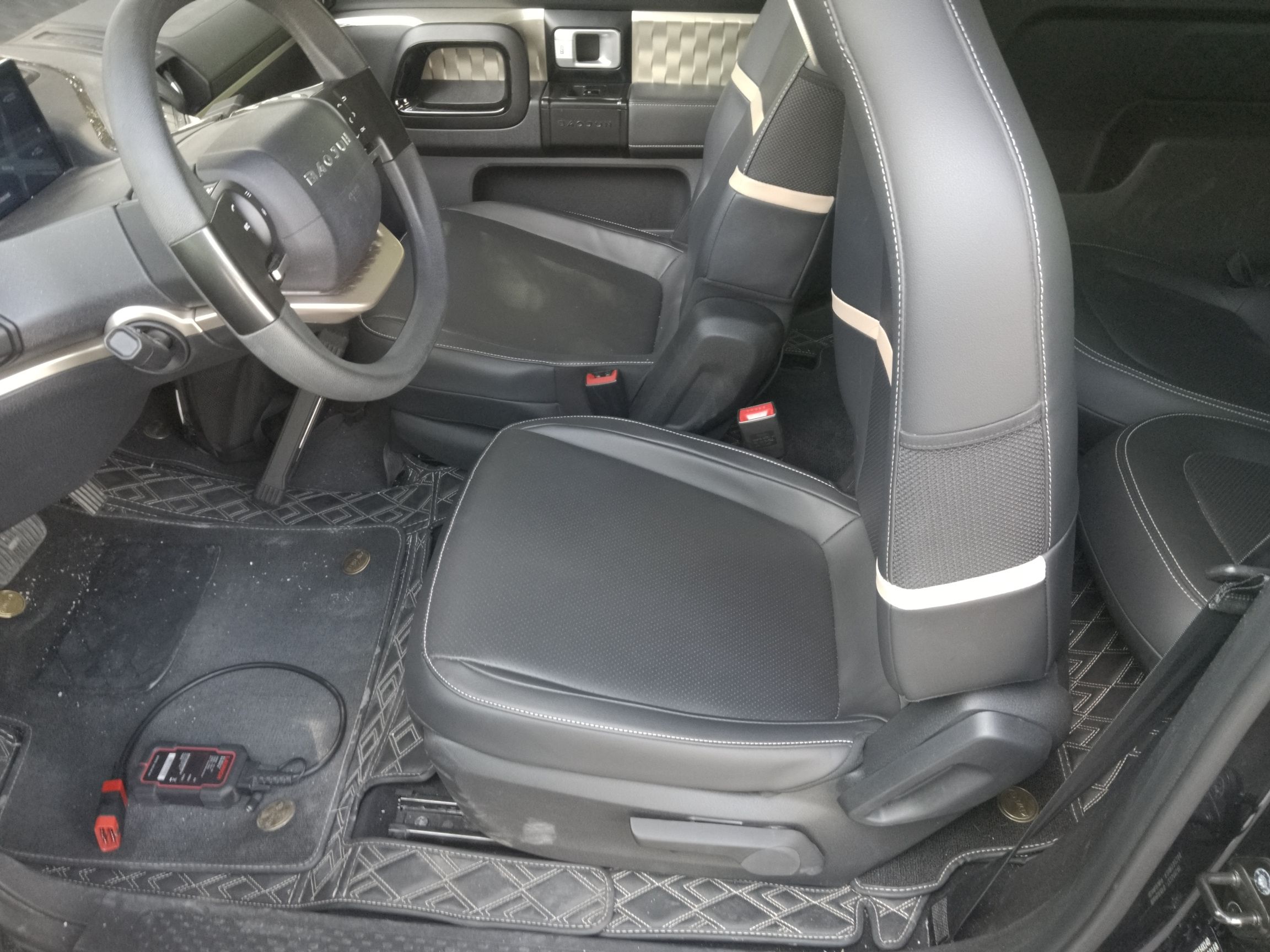 Переднее сиденье в автомобиле