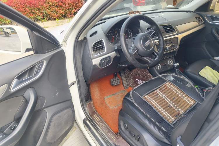 Used Audi Q3 2015 30 TFSI Ambition Edition Driver Seat