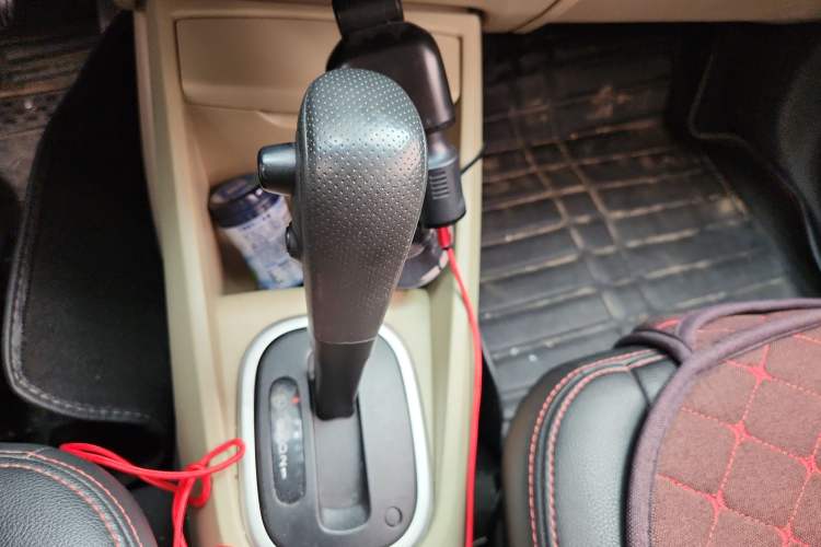 Used Venucia R50 2014 1.6L Automatic Splendid Edition