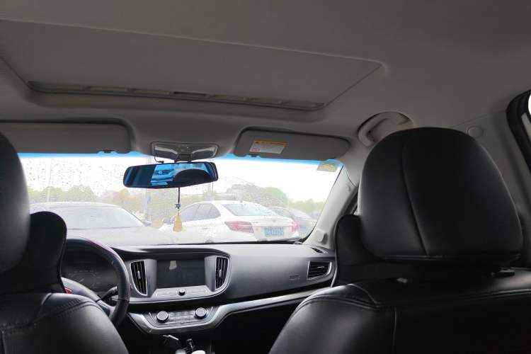 Used Roewe 360 2015 1.5L Automatic Luxury Edition
