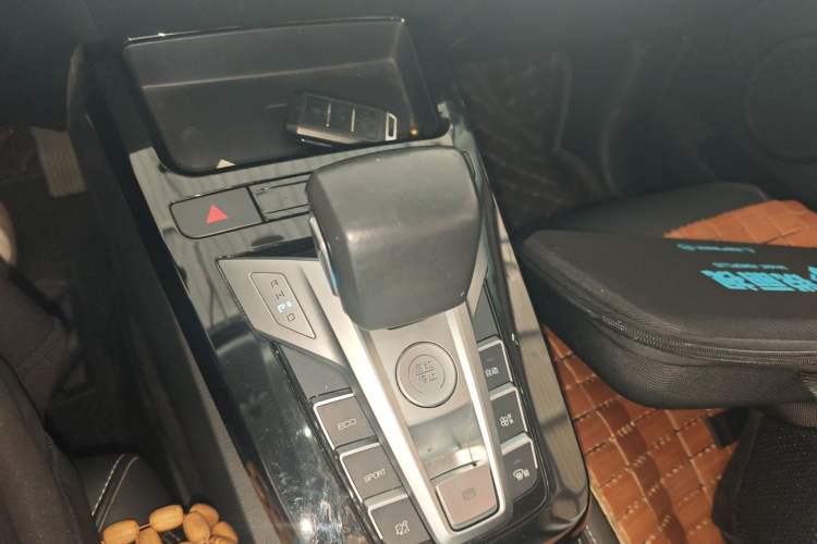 Used BYD Yuan New Energy 2019 EV360 Smart Connect Enjoyment Model Gear Lever