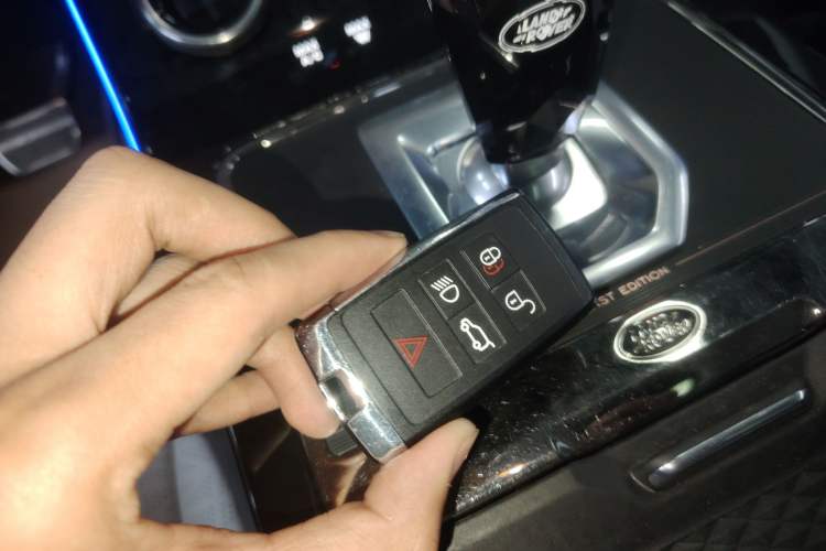 Used Land Rover Range Rover Evoque 2021 Range Rover Velar L 249PS R-Dynamic First Edition
