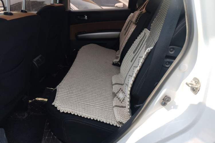 Used Dongfeng Fengdu MX6 2015 2.0L CVT Two-Wheel Drive All-Around Version