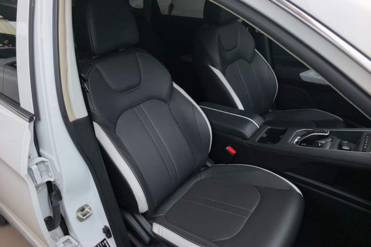 Used Dongfeng Aeolus E70 2023 500 Smart Version Lithium Iron Phosphate 48.6 kWh 110 kW Right Front Seat