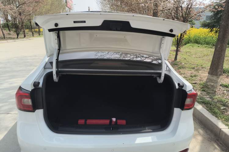 Used Roewe i5 2020 1.5L Automatic 4G Connected Linghao Edition