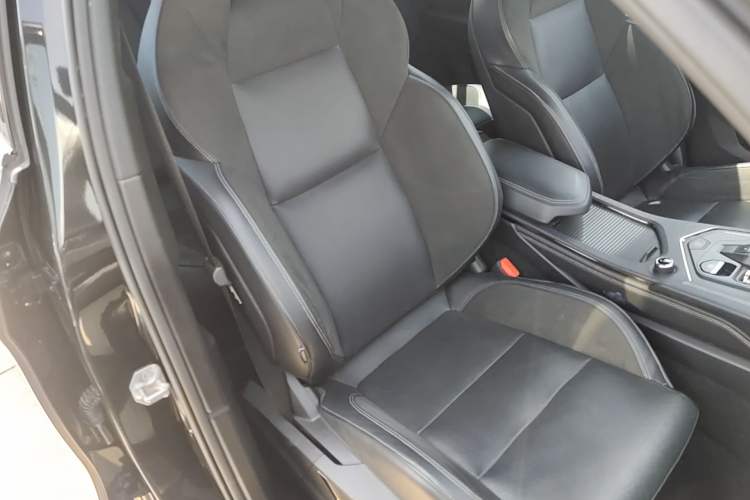 Used Lynk & Co 01 2023 1.5TD EM-F PM Right Front Seat