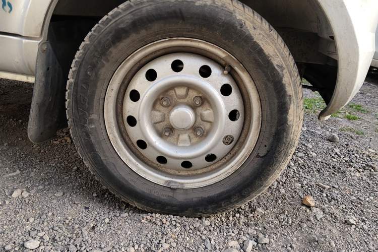 Used Wuling Rongguang 2011 1.2L Base Version Right Front Wheel Hub