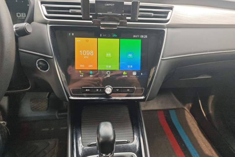 Used Roewe i5 2020 1.5L Automatic 4G Connect Luxury Flagship Edition Audio And AC Panel