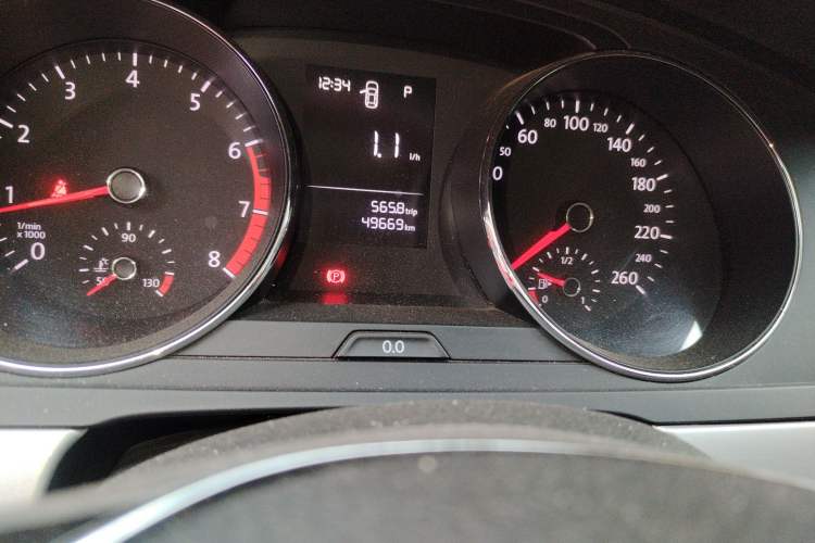 Used Volkswagen Lamando 2017 230TSI DSG Fashion Edition Odometer Close Up