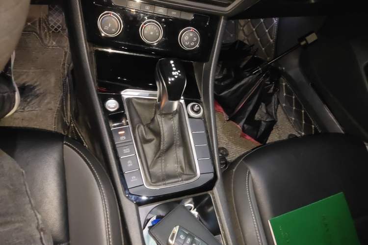 Used Volkswagen Sagitar 2021 280TSI DSG Comfort Connect Edition Gear Lever