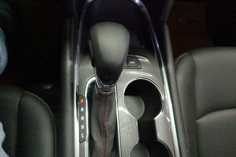 Used Chevrolet Malibu XL 2022 Redline 550T Automatic Sport Edition Gear Lever