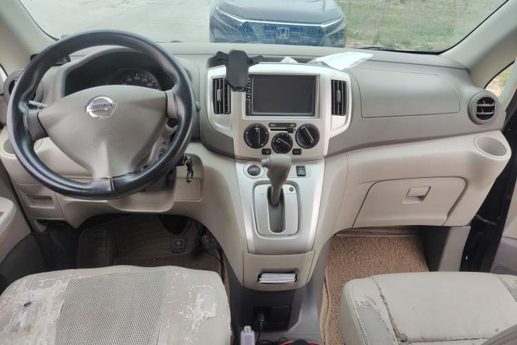 Used Nissan NV200 2018 1.6L CVT Luxury Model Center Console