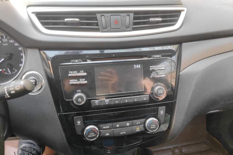 Used Nissan X-Trail 2015 2.0L CVT Comfort MAX Edition 2WD