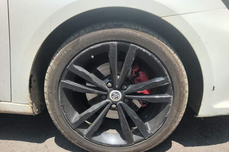 Used MG 6 2019 20T Automatic Trophy 10th Anniversary Edition Right Front Wheel Hub