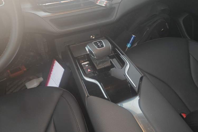 Used Hongqi E-QM5 2023 Base Travel Edition
