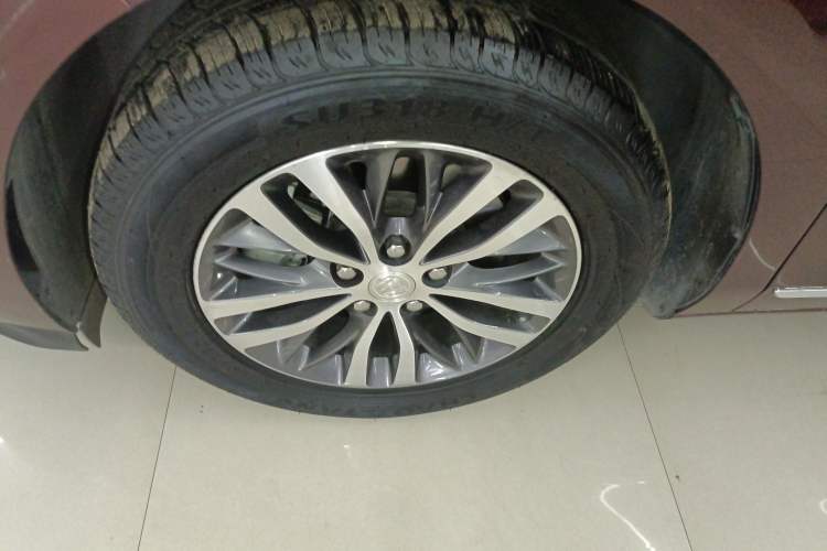 Used Buick GL8 2022 ES Landtrek 653T Luxury Edition Left Front Wheel Hub