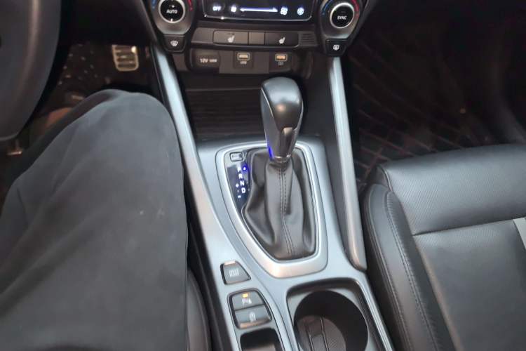 Used Hyundai Lafesta 2019 280TGDi Smart Speed Version China VI Standard Gear Lever