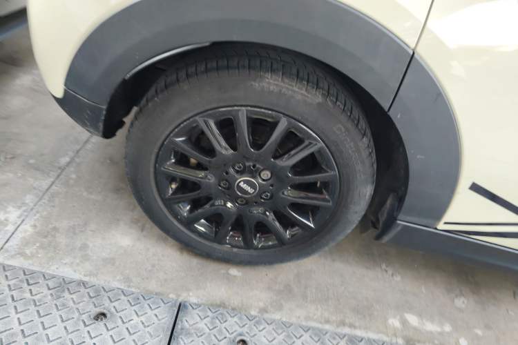 Used MINI 2016 1.5T COOPER Five-Door Edition Right Rear Wheel Hub