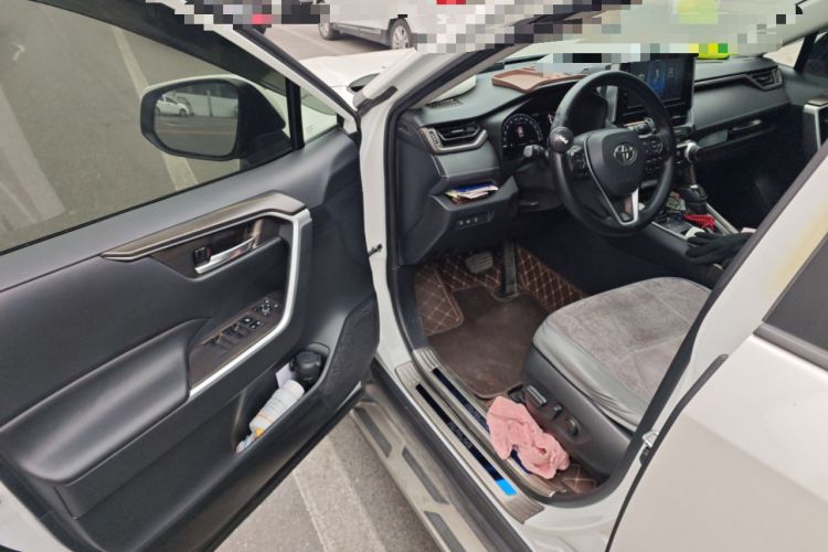 Used Toyota RAV4 2020 2.0L CVT Two-Wheel Drive Fashion Edition Driver Seat