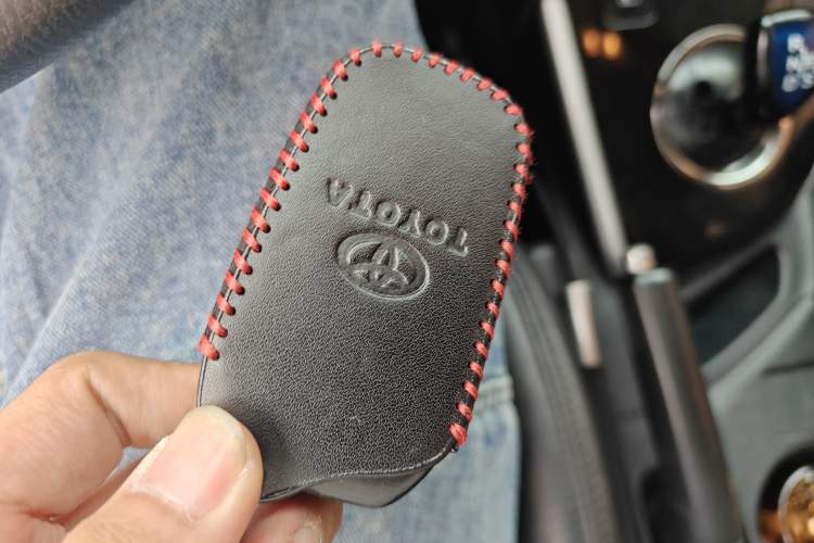 Used Toyota Levin 2017 Revised Dual-Engine 1.8H GS E-CVT Elite Sunroof Version China V Standard Vehicle Key