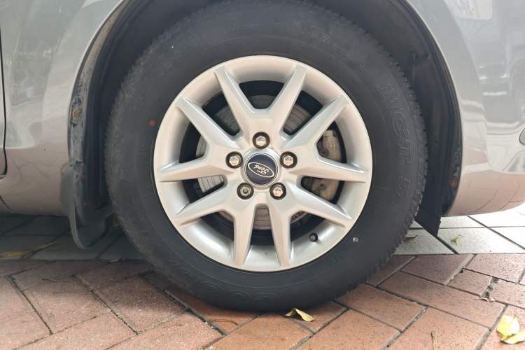 Used Ford Focus 2011 Sedan 1.8L Manual Comfort Model Right Front Wheel Hub