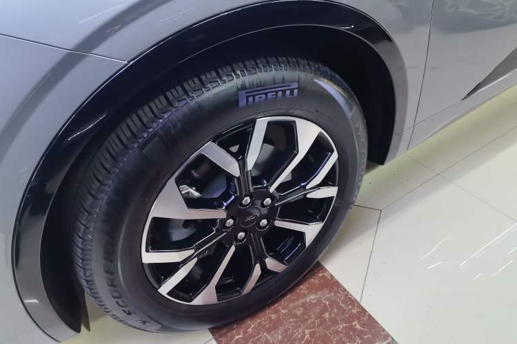 Used Ford Edge 2025 Ford Explorer L 2.0T EcoBoost E-Hybrid Four-Wheel-Drive 7-Seater Supreme Model
