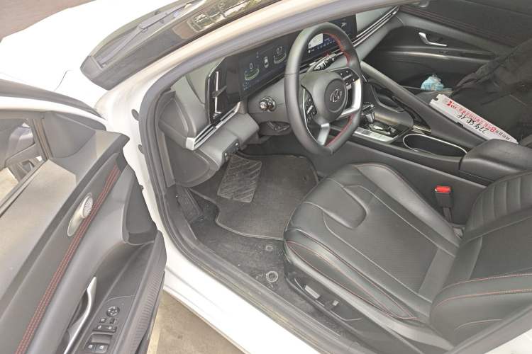 Used Hyundai Elantra 2022 1.5L CVT 20th Anniversary Edition
