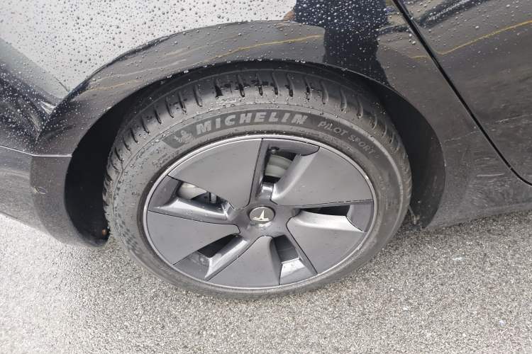 Used Tesla Model 3 2022 Rear-Wheel-Drive Version Right Rear Wheel Hub