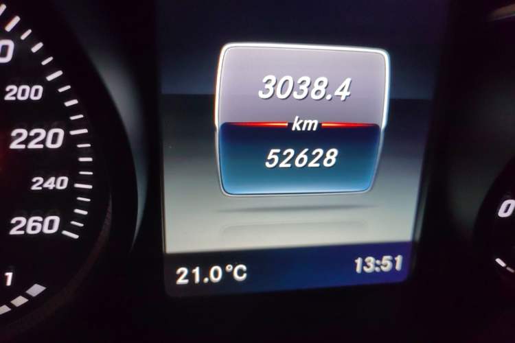 Used Mercedes-Benz GLC 2018 Facelift GLC 260 4MATIC Luxury Edition Odometer Close Up