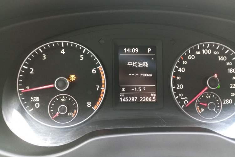 Used Volkswagen Sagitar 2013 2.0 TSI GLI Instrument Cluster
