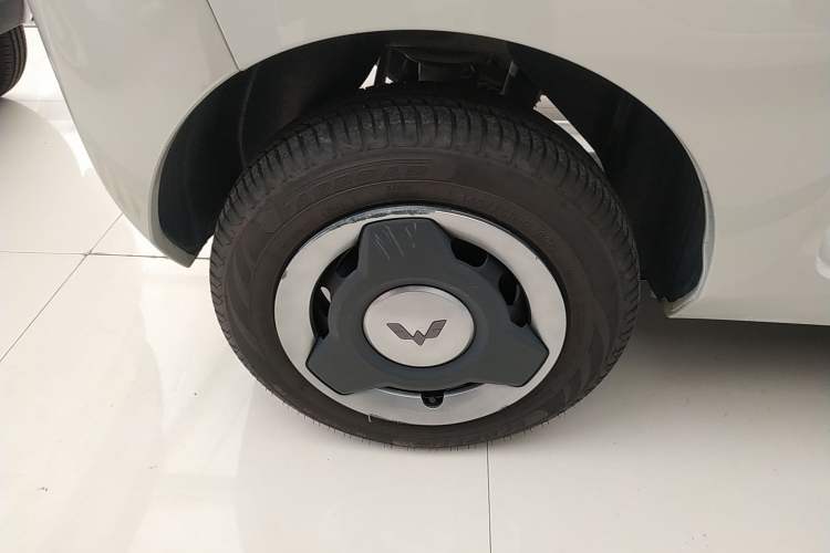 Used Wuling Hongguang MINIEV 2022 Macaron Premium Model – Lithium Iron Phosphate Right Rear Wheel Hub