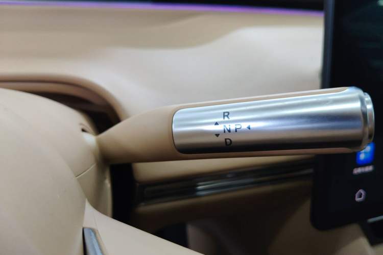 Used Hima Luxeed R7 2024 All-Electric 736 km Ultra Gear Lever