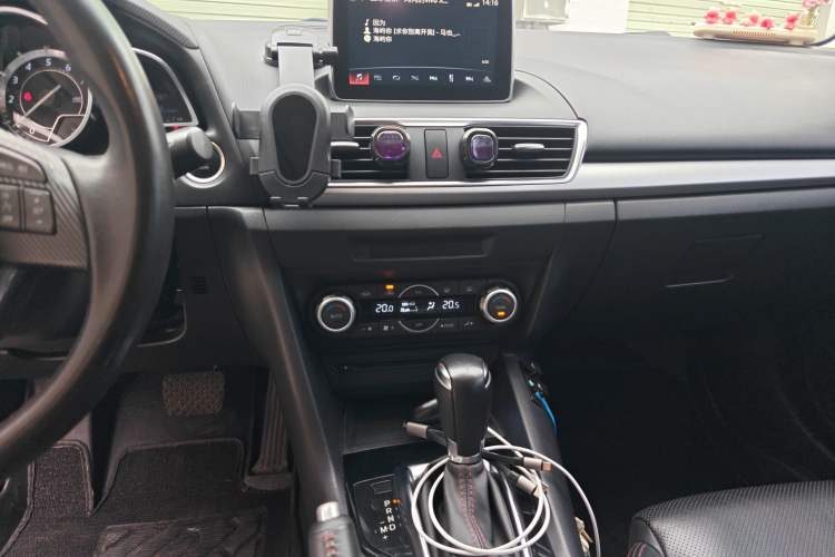 Used Mazda 3 Axela 2014 Hatchback 2.0L Automatic Flagship Model