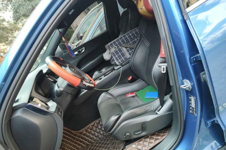 Used Volvo XC60 2019 T5 4x4 Zhiyuan Sport Edition China V Standard