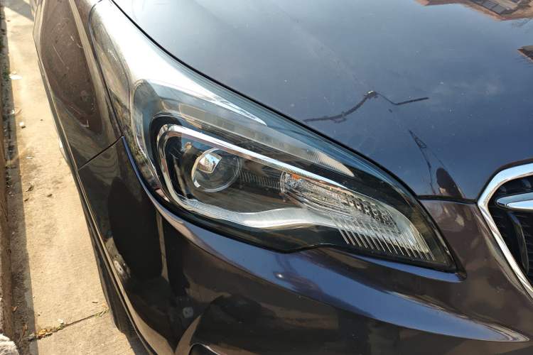 Used Buick Envision 2018 20T Two-Wheel-Drive Elite Model
