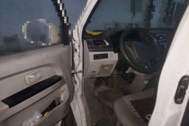 Used Sunlong DST 5 2021 All-Electric Van with 41.86 kWh Driver Seat