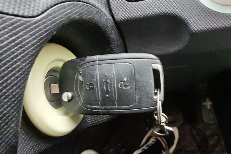 Used Wuling Hongguang MINIEV 2021 Macaron Sandwich Model 120 km Lithium Iron Phosphate