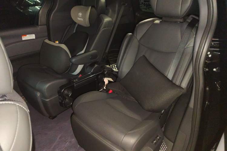 Used Toyota SIENNA 2024 2.5L Hybrid Four-Wheel Drive Prestige Edition
